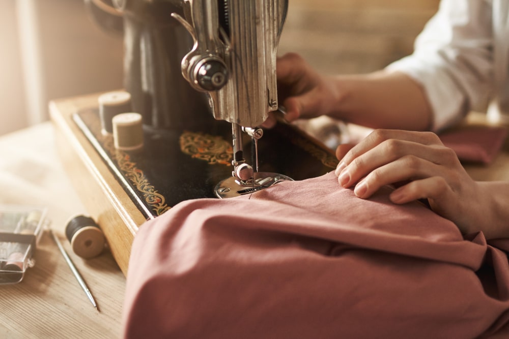 Rodzaje tkanin na ubrania – jakie materiały są najpopularniejsze?